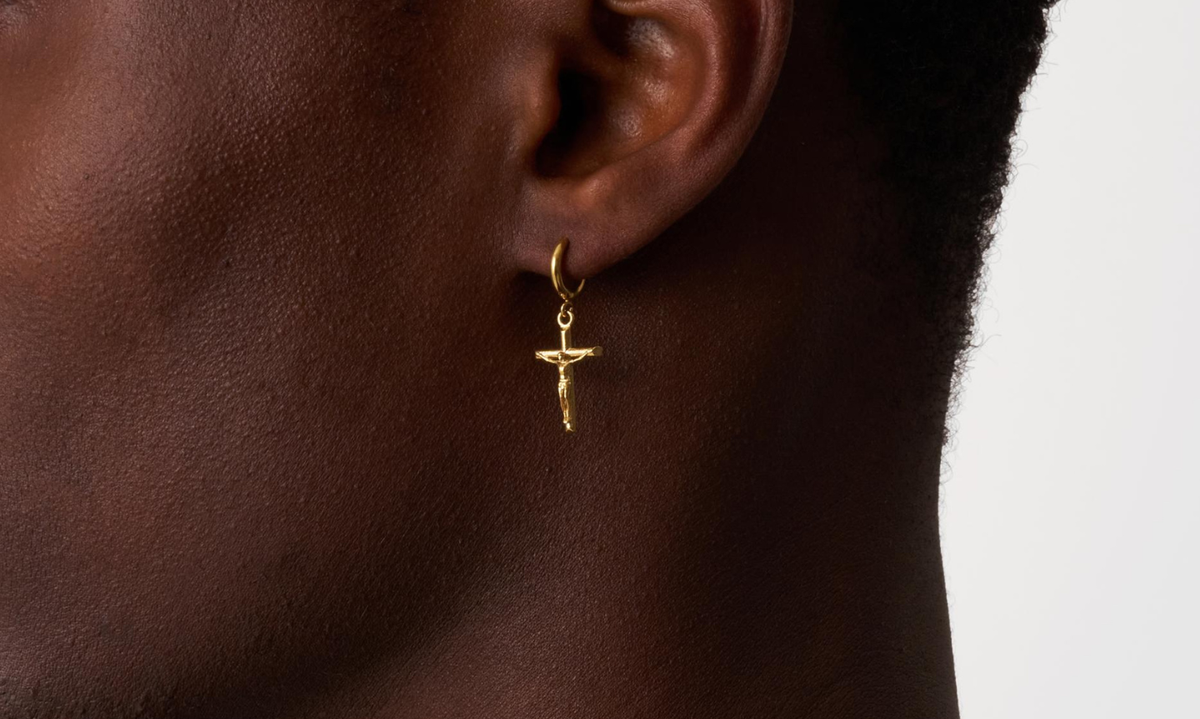 Which Ear Should a Man Wear an Earring In? (Left or Right)