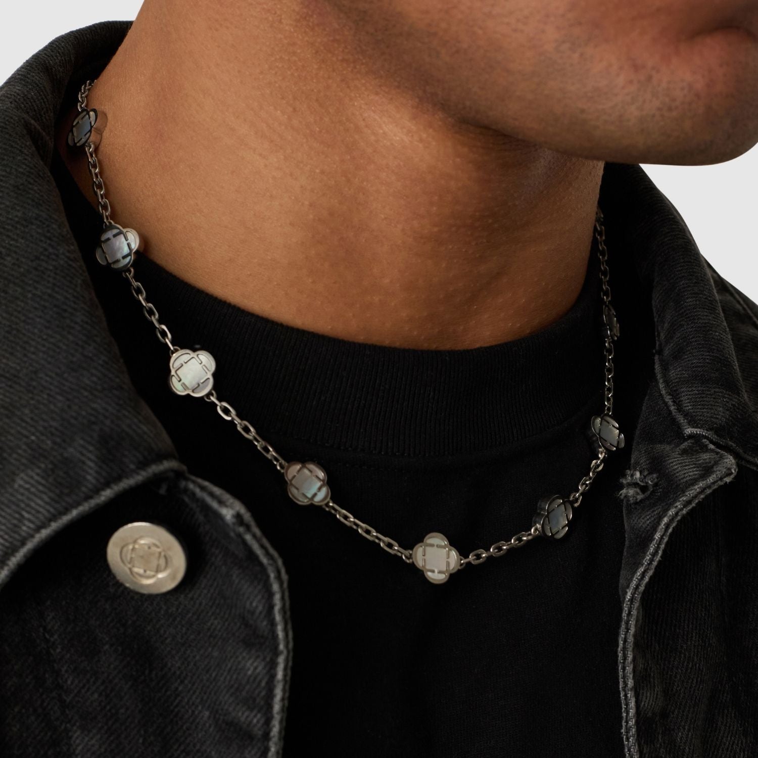 White Clover Stone Necklace (Silver)