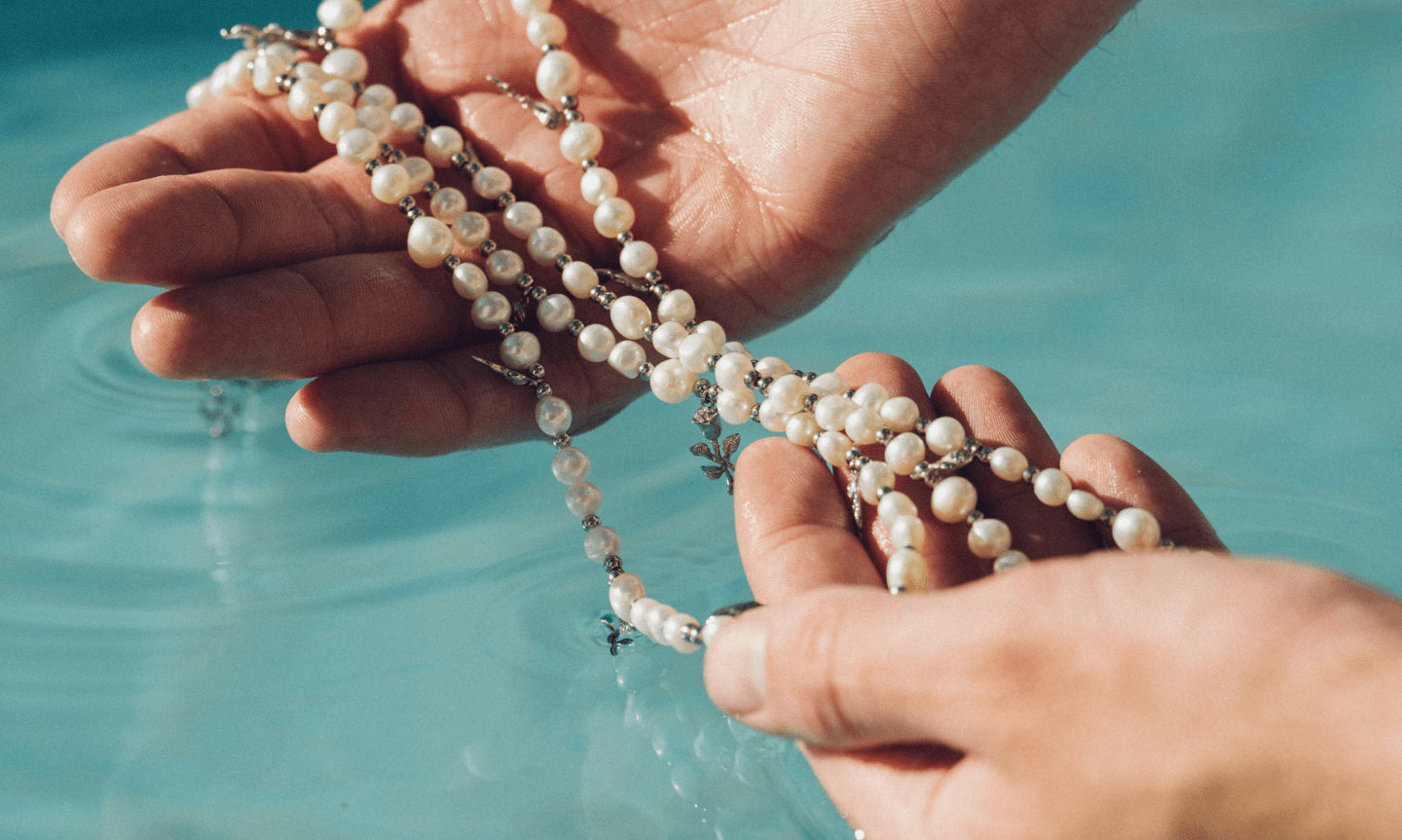 Why a Men's Pearl Necklace is a Must Have for Summer