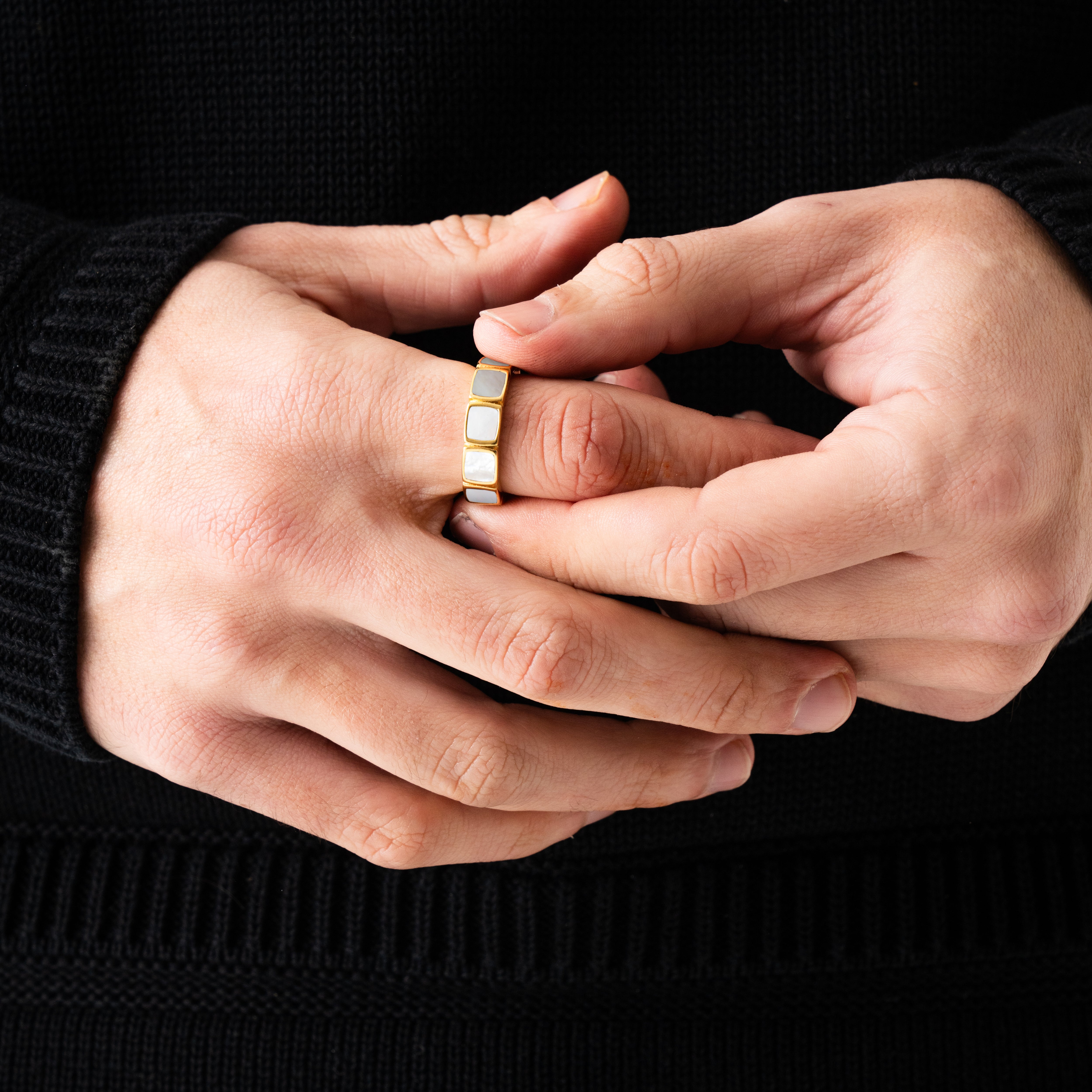 White Stone Band Ring (Gold)