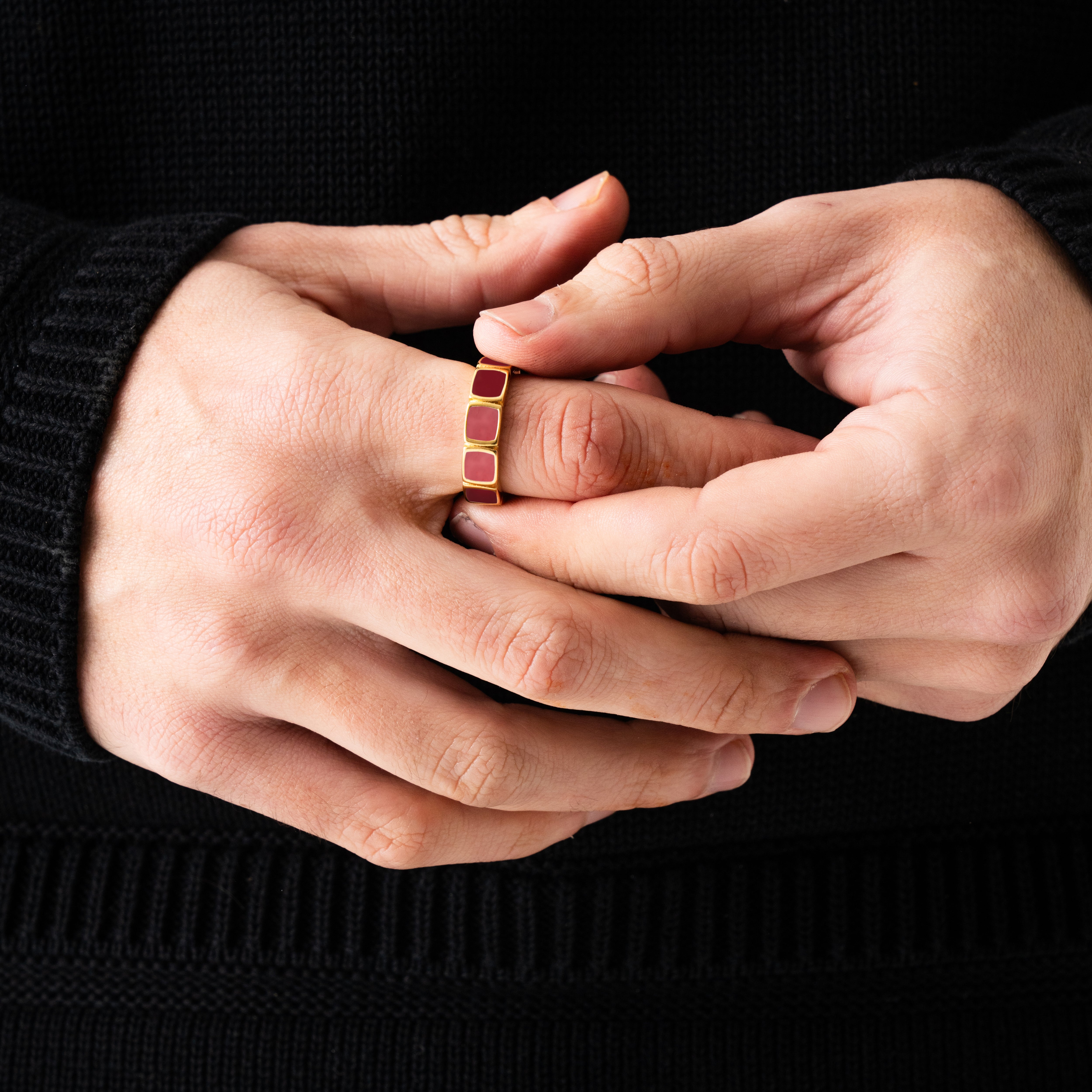 Red Stone Band Ring (Gold)