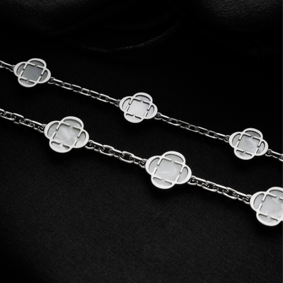 White Clover Stone Necklace (Silver)