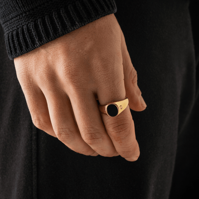 Onyx Oval Stone Signet Ring (Gold)