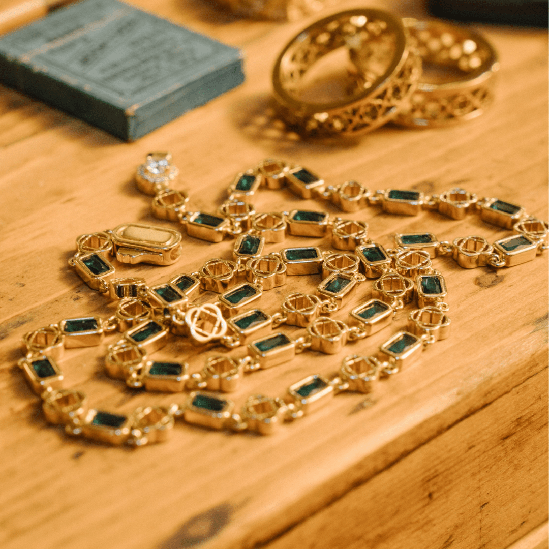 Green Gemstone Clover Necklace (Gold)