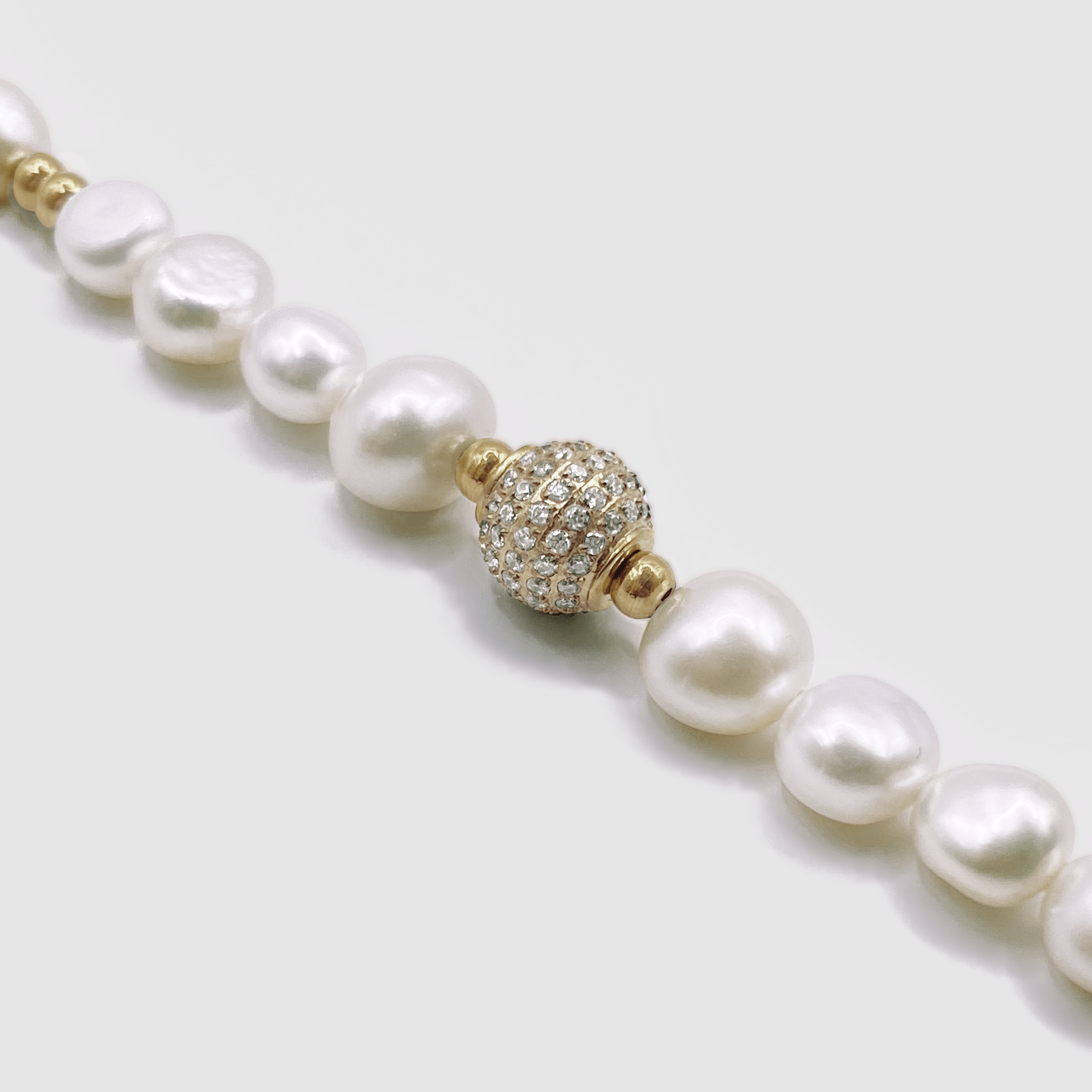 Iced Beaded Real Pearl Bracelet (Gold)